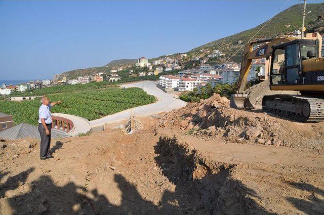 Alanya’da Fore Kazıklı Sistemle Istinat Duvarı Ile Yol Çalışması