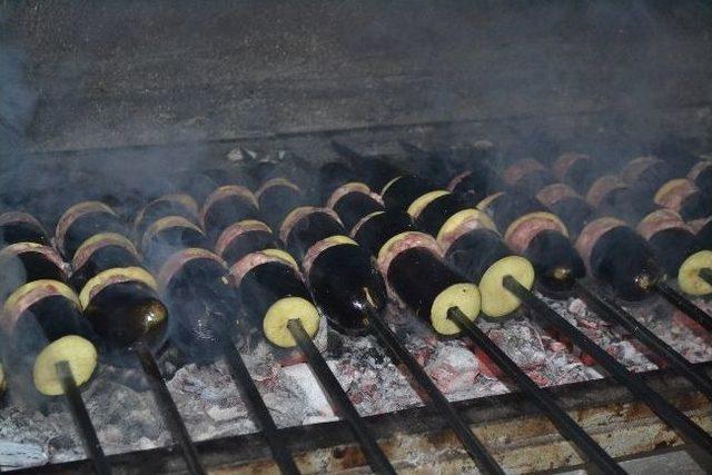 Patlıcanlı Kebap Urfa’nın Vazgeçilmezi