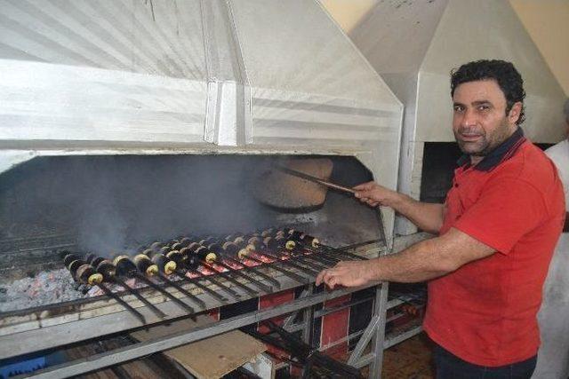 Patlıcanlı Kebap Urfa’nın Vazgeçilmezi