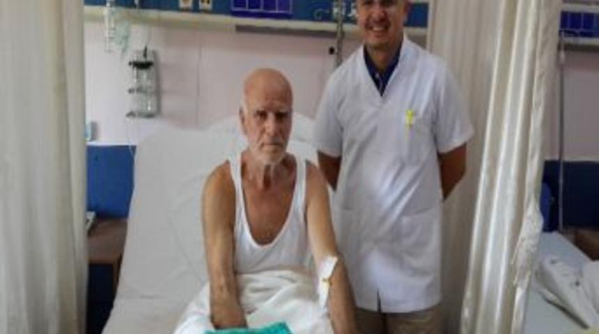 Mesanesinden Elma B&uuml;y&uuml;kl&uuml;ğ&uuml;nde Taş &Ccedil;ıktı