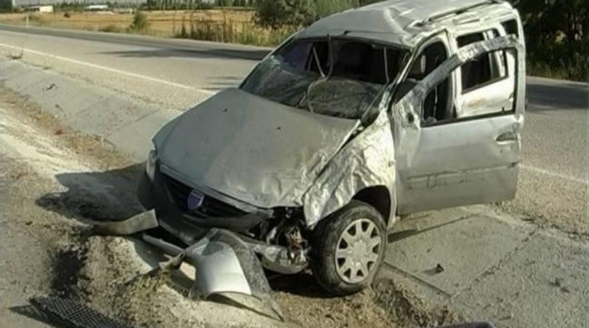 Otomobil Takla Attı: 4&rsquo;&uuml; &Ccedil;ocuk 7 Yaralı