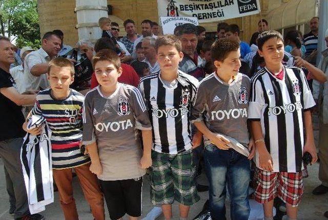 Yaz Kuran Kursu Öğrencilerine Beşiktaş Forması Verildi