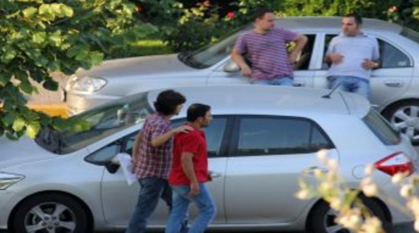 Ter&ouml;r Operasyonunda G&ouml;zaltına Alınanlar Sağlık Kontrol&uuml;nden Ge&ccedil;irildi