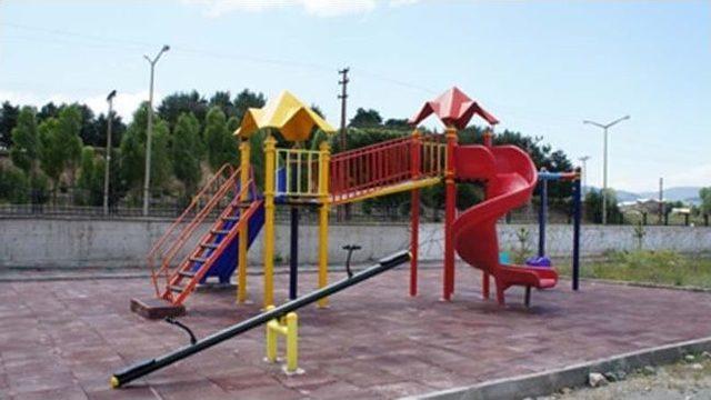 Sarıkamış’ta Yapımı Tamamlanan Park Hizmete Girdi