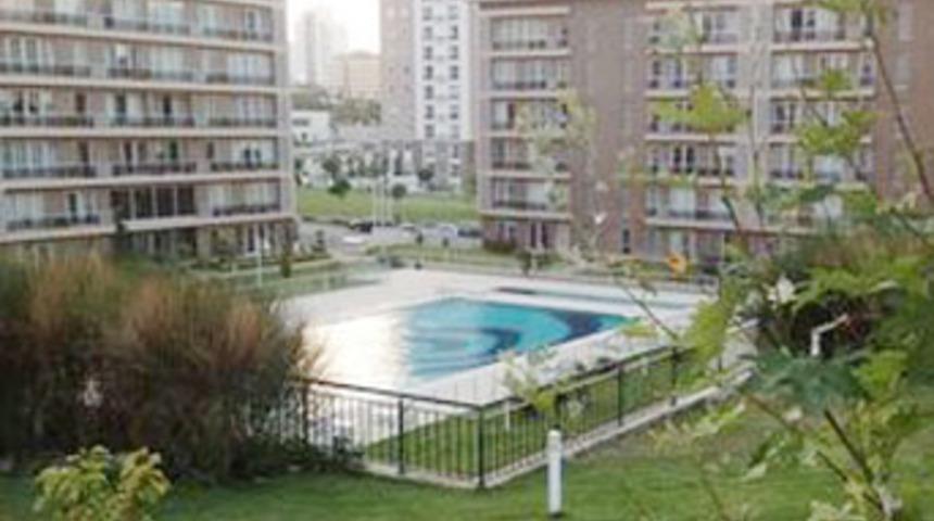 Başakşehir'de l&uuml;ks sitenin havuzunda korkun&ccedil; infaz
