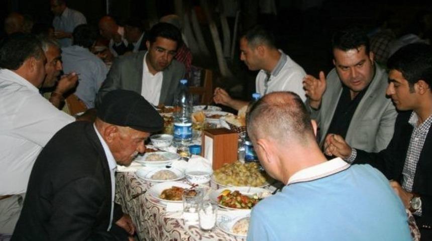 Kaymakam G&uuml;ni&rsquo;ye Veda Yemeği