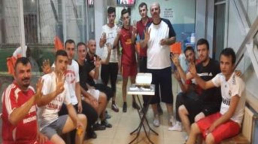 Ak Partili Vekilden Rabia İşareti