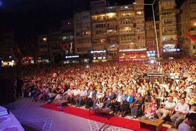 Gemlik'te Mustafa Ceceli İzdihamı