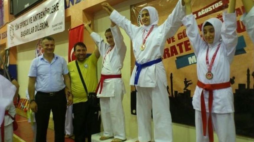 Şahinbey Belediye Karate Takımı&rsquo;ndan 11 Madalya Birden
