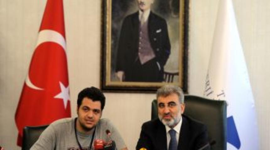 G&uuml;neş Enerjisiyle &Ccedil;alışan Arabaya Bakan Yıldız&rsquo;dan 30 Bin TL Destek