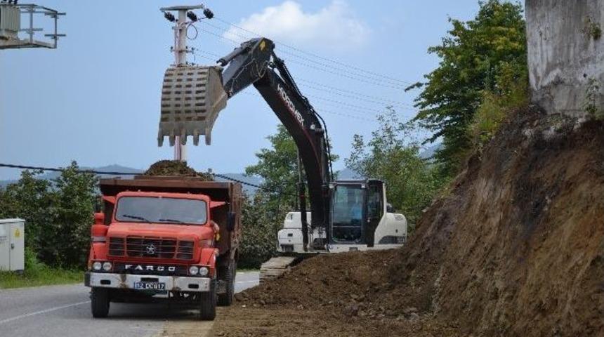 Kabad&uuml;z&rsquo;de Yol-kaldırım &Ccedil;alışmaları