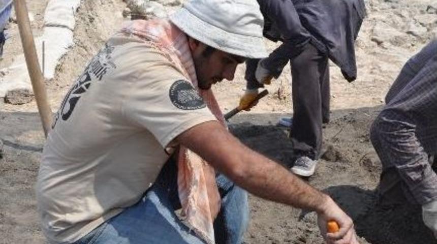 Adana'da Kazı &Ccedil;alışmaları