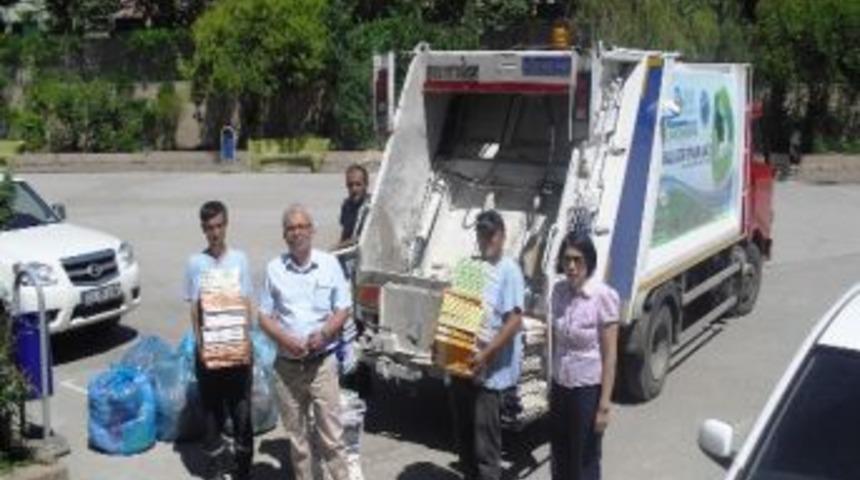 Eski Ders Kitapları Geri D&ouml;n&uuml;ş&uuml;me Gidiyor