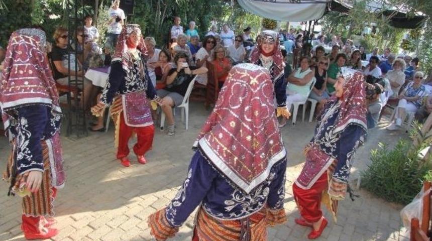 Burhaniye’de Kadın Platformu Kafe Açtı