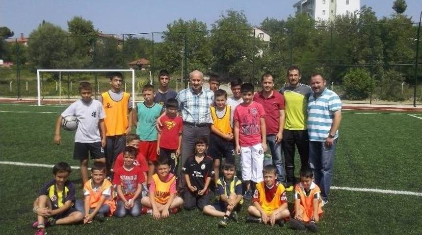 Kozcağız Belediyesi’nden Yaz Futbol Okulu