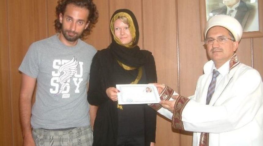 M&uuml;sl&uuml;man Olan Alman Kız İ&ccedil;in İhtiha T&ouml;reni