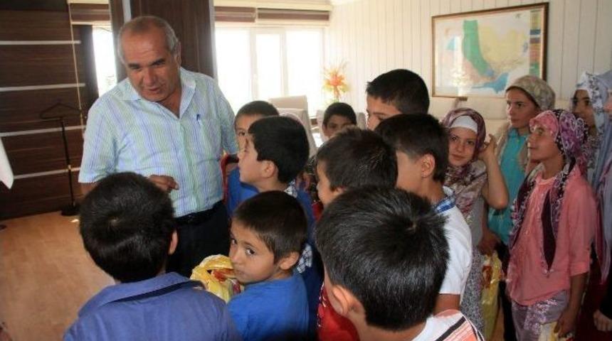 Yaz Kur&rsquo;an Kursunu Tamamlayan &Ouml;ğrenciler, Başkan Sel&rsquo;i Ziyaret Etti