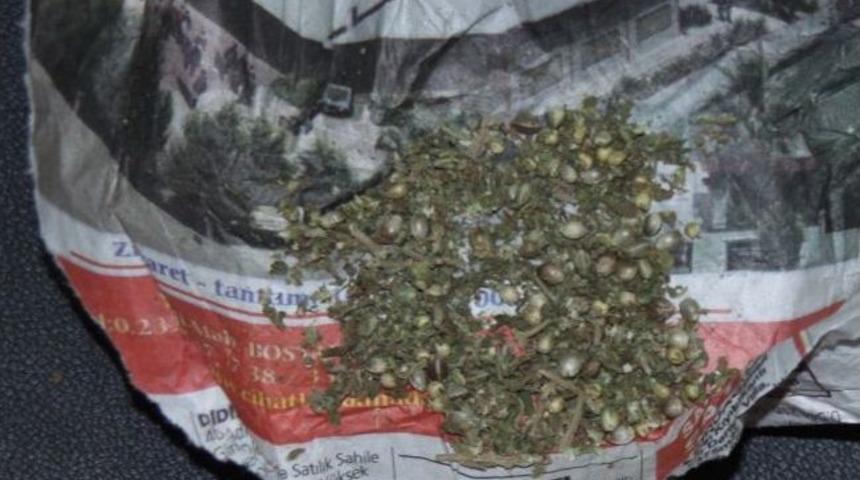 Uyuşturucu tacirlerini not ele verdi
