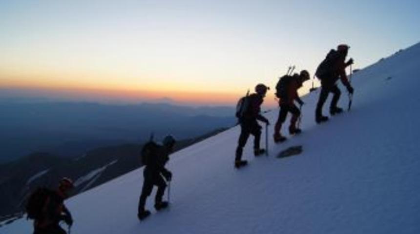 Adanalı Dağcılar Ağrı Dağı'na Tırmandı