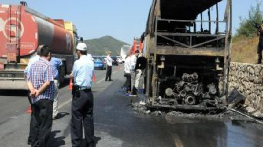 Otob&uuml;s Alev Alev Yandı