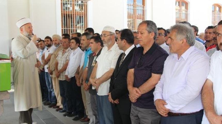 Sakarya Milli Emlak M&uuml;d&uuml;r&uuml; Y&uuml;ce Son Yolculuğuna Uğurlandı