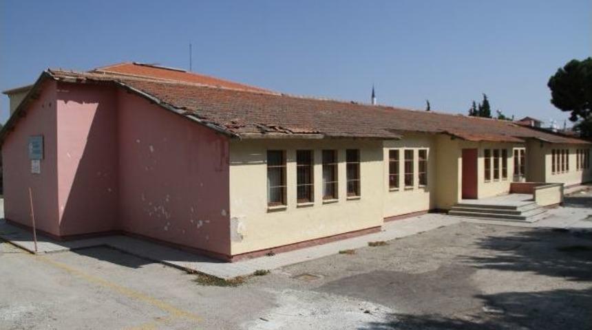 Kula'da Atat&uuml;rk Ortaokulu İnşaatına Başlandı