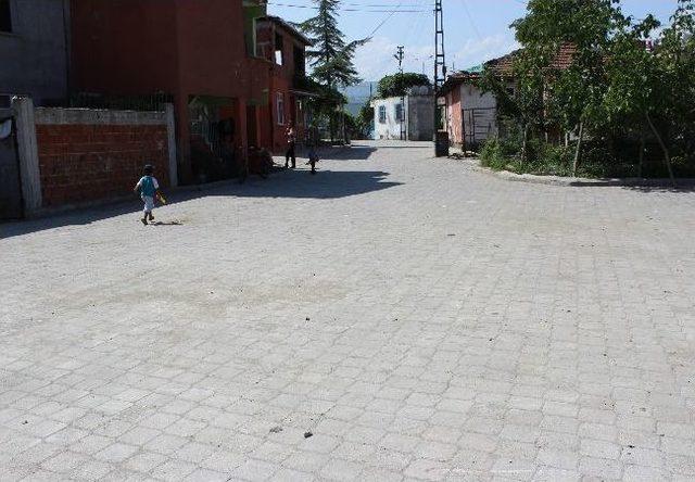 Mahallenin Yarım Asırlık Yol Özlemi Son Buldu