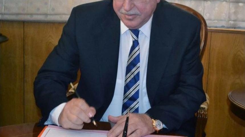 Hayırsever Iş Adamı Okul Protokolü Imzaladı