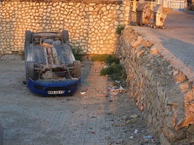 Takla Atan Otomobilde Şans Eseri Yaralanan Olmadı 1