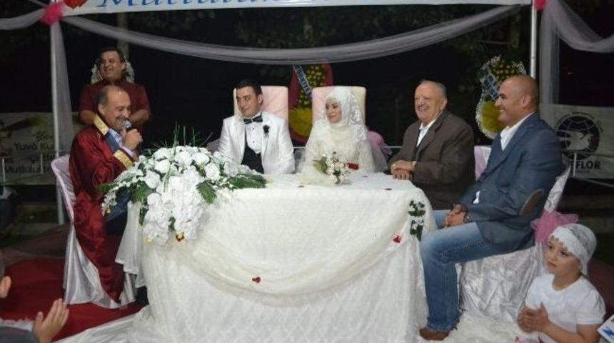 Aşkın Genç Çiftlerin Nikahını Kıydı