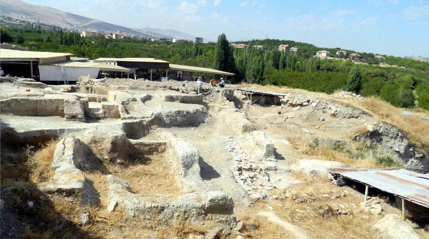 Aslantepe'de Yeni Bir Bina Kalıntısı Bulundu