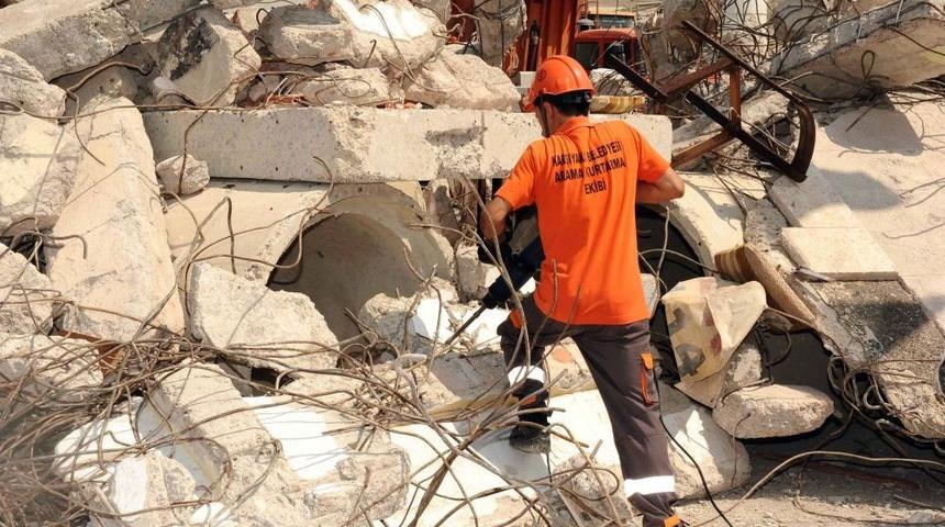Karşıyaka&rsquo;da Arama Kurtarma Ekiplerinden Deprem Tatbikatı