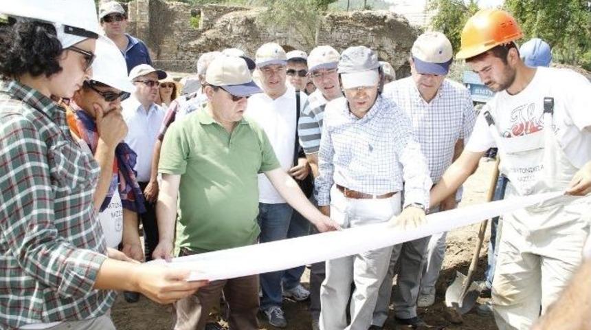 Pa&uuml; Senatosu Antik Kenti Ziyaret Etti