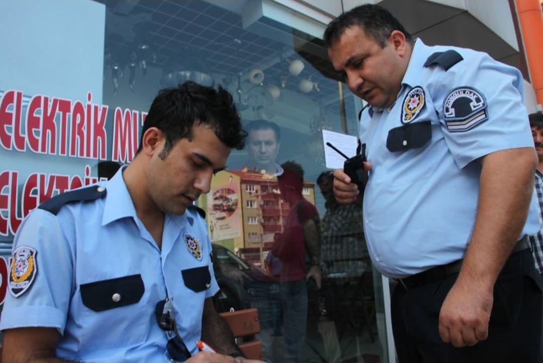 'İş Yeri M&uuml;h&uuml;rlenirken I&ccedil;eride Kaldı Iddiası'