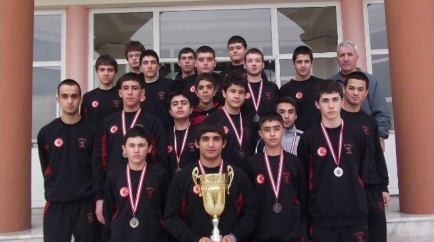 Şehzadeli &Ouml;ğrenci Yıldızlar G&uuml;reş Milli Takımında