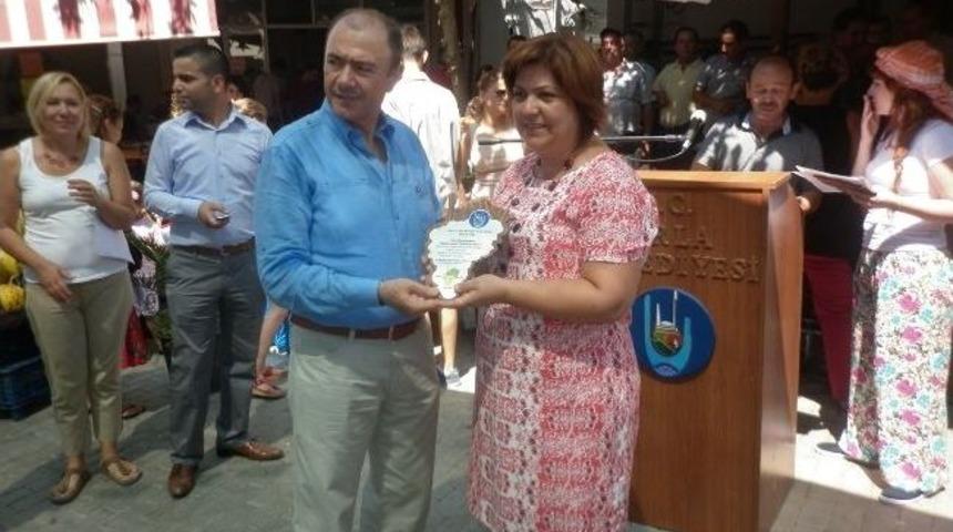 Urla Kızılayı Bağbozumu Şenliklerinde Pilav-ayran Dağıttı