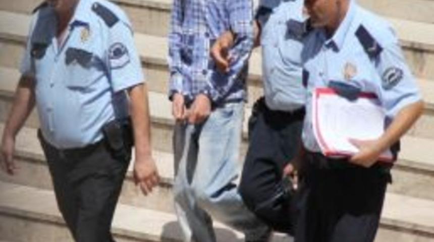 3 Kişinin Bıçaklanmasına Karışan Genç Yakalandı