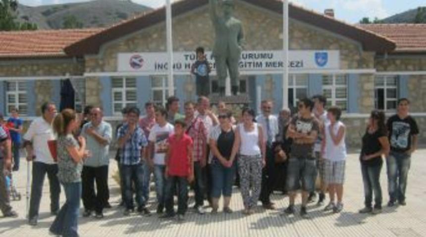 Engelliler, THK İn&ouml;n&uuml; Havacılık Eğitim Kampı'nı Gezdi