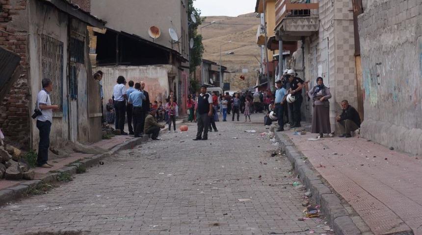 &Ccedil;ocuk Kavgasına B&uuml;y&uuml;kler Karıştı, Ortalık Savaş Alanına D&ouml;nd&uuml;