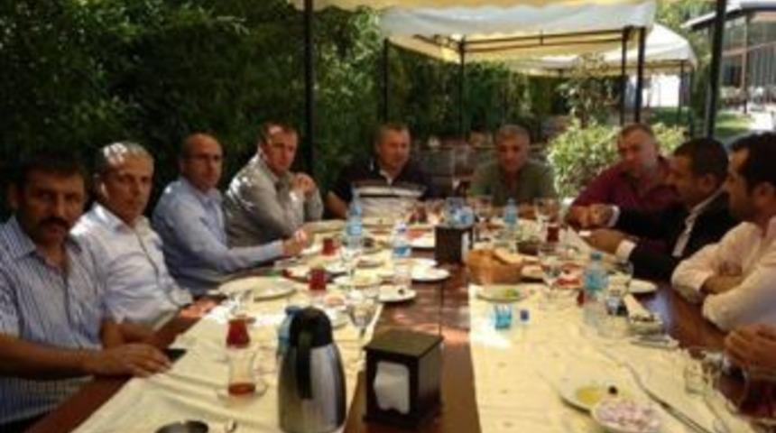 Sancaktepe MHP İl&ccedil;e teşkilatı misafirlerini kahvaltıda ağırladı