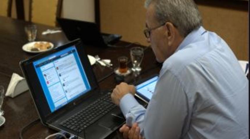 Aziz Kocaoğlu, Twitter&rsquo;da Vatandaşlarla Buluştu