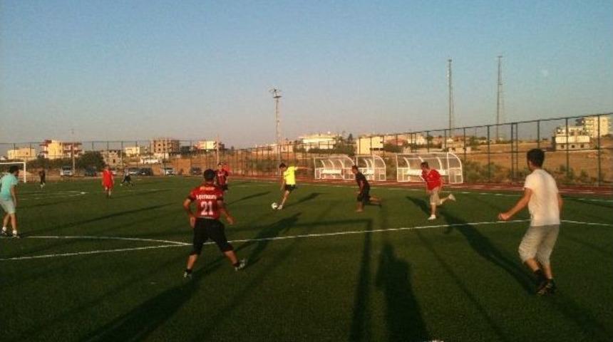 Sentetik Halı Sahadaki İlk Ma&ccedil;ı Kaymakam Ve Gen&ccedil;ler Yaptı