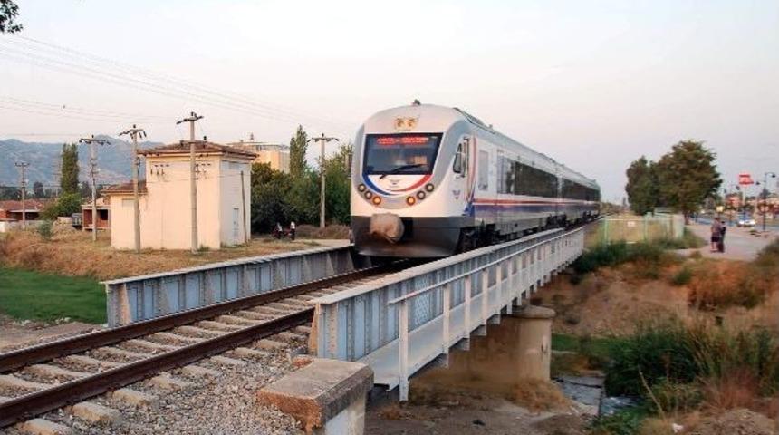 Germencik&rsquo;te tren kazası: 1 &ouml;l&uuml;, 2 yaralı