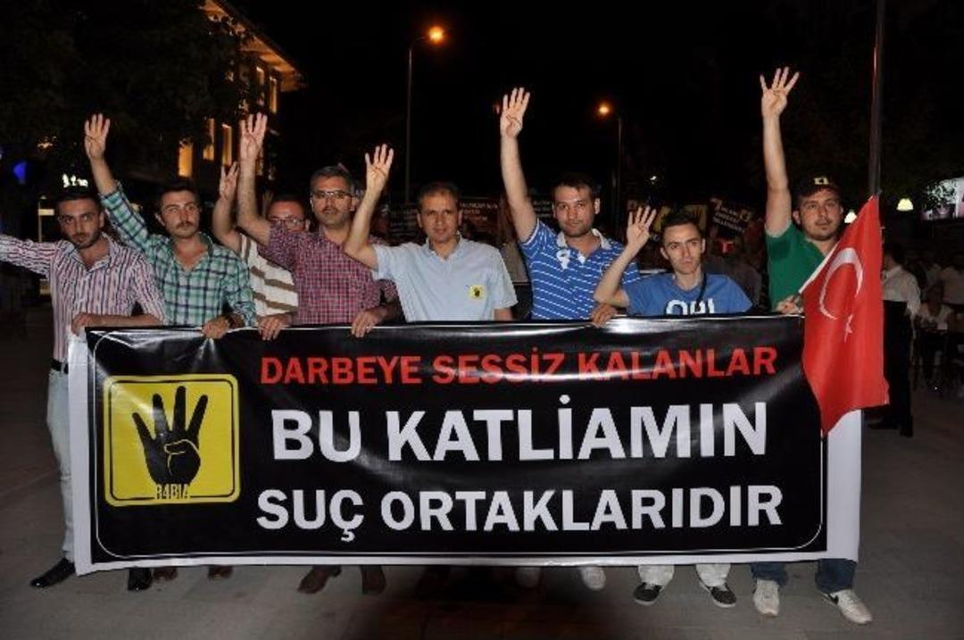 Uşak&rsquo;ta Y&uuml;zlerce Kişi Mısır İ&ccedil;in Biraraya Geldi