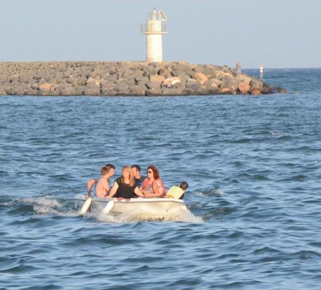 Faciaya Davetiye &Ccedil;ıkartan Kayık Keyfi