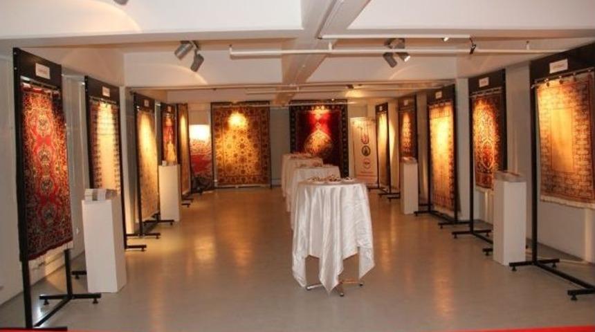 Uşak Halıları İstanbul&rsquo;da G&ouml;r&uuml;c&uuml;ye &Ccedil;ıktı