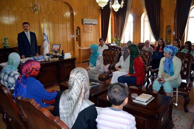 Litvanyalı Öğrenciler, Konya Müftü Vekili Ketenci'yi Ziyaret Etti