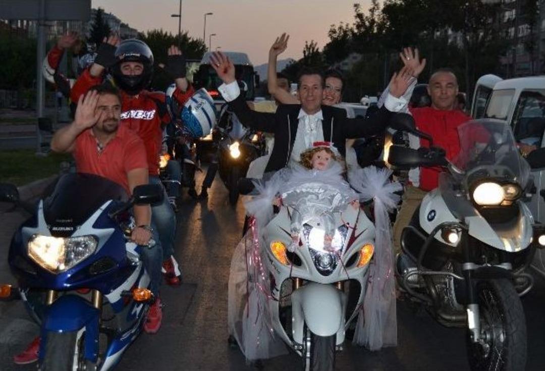 Kayseri&rsquo;de Motosikletli D&uuml;ğ&uuml;n Konvoyu