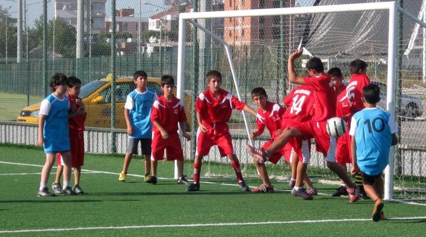 Yaz Kur&rsquo;an Kursları Futbol Turnuvası Başladı