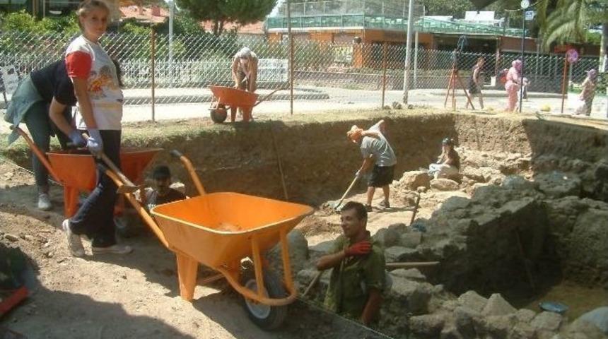 Adramytteion Kazılarında 75 &Ouml;ğrenci G&ouml;rev Aldı